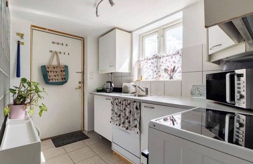 Baerum Apartamento | Apartment with own entrance, parking, fast public transport to Oslo city centre