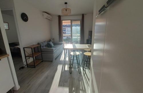 Tamaris Apartamento | Apartment with pool near the beach