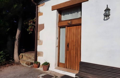 Alsasua Apartamento | Apartamento 'Apartamento M' con piscina compartida, jardín compartido y Wi-Fi