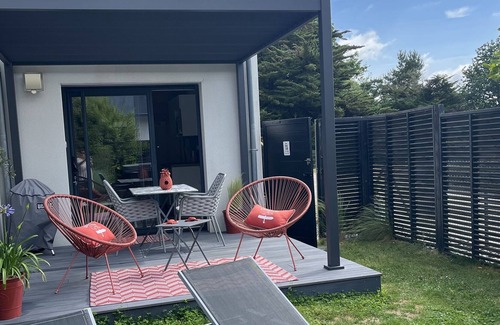 Larmor-Baden Apartamento | APARTAMENTO CON JARDÍN Y SPA PRIVADO