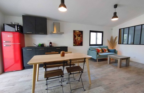 Cuers Apartamento | Apartment with private garden
