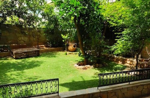 Alimos Apartamento | Apartment with private garden in Alimos