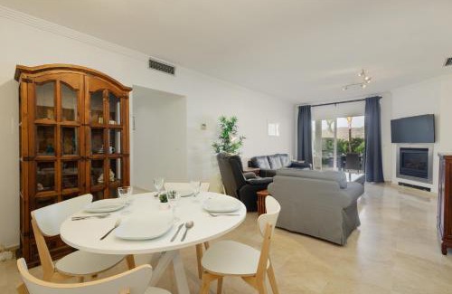 Istan Apartamento | Apartment with private terrace and panoramic views, Balcones del Lago, Istán
