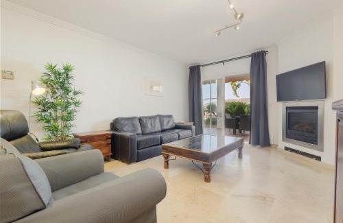 Istan Apartamento | Apartment with private terrace and panoramic views, Balcones del Lago, Istán
