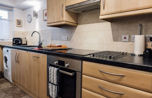 Dartmouth Cabaña | 8 Mayflower Court, Dartmouth