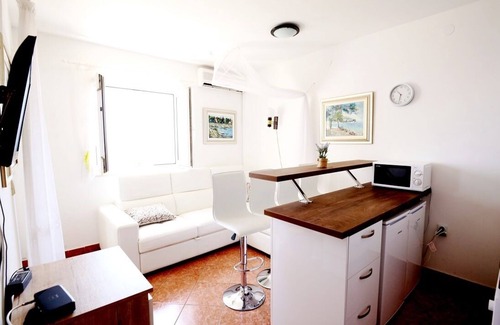 Businci Apartamento | Apartment With sea View From the bed and Balcony! Trogir Near Split