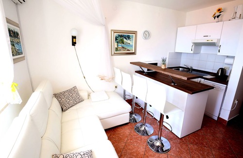 Businci Apartamento | Apartment With sea View From the bed and Balcony! Trogir Near Split