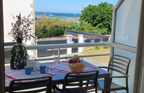 Plougasnou Apartamento | Apartment with sea view, GR 34 and beach nearby