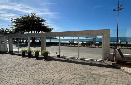 Centro Apartamento | Apartment with Sea View in a Seafront Building