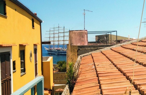 Lipari Historic Centre Apartamento | Apartamento con vistas al mar