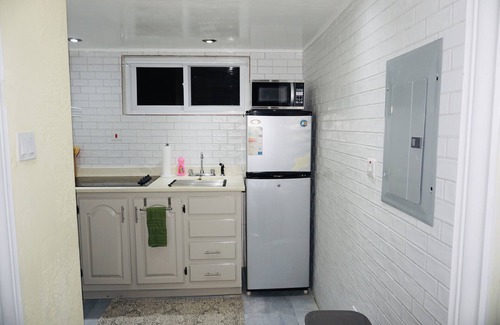West End Apartamento | Ocean View Condo w / Loft, ubicación central, Negril