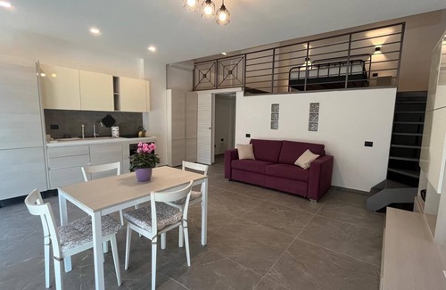 Saronno Apartamento | Apartment with separate entrance 6 beds