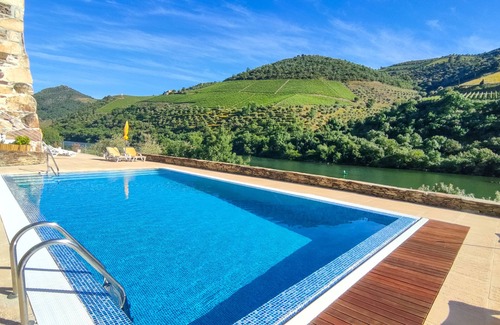 Cotas Apartamento | Apartamento con piscina comunitaria y fantásticas vistas panorámicas del río Duero.
