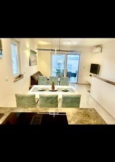 Okrug Gornji Apartamento | Apartment with swimming pool Lagotto