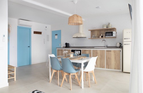 Plaza De La Costera Apartamento | Apartamento con terraza frente al mar Sr. 31A