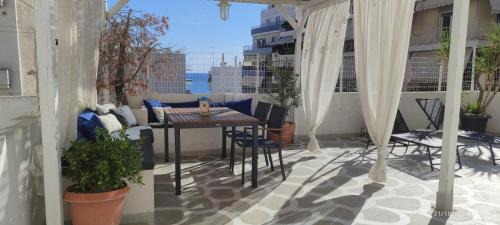 Peiraiki Apartamento | Apartment with terrace in Piraiki