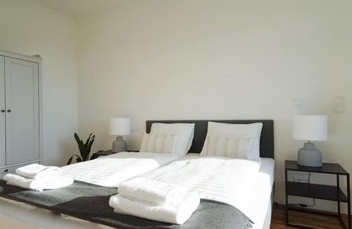 Favoriten Apartamento | Apartment with terrace near Metro Station and Spa