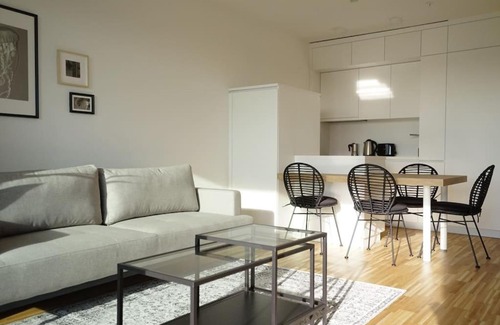 Favoriten Apartamento | Apartment with terrace near Metro Station and Spa