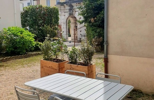 Centre Ville Apartamento | Apartment with terrasse and jacuzzi view on Pyramide