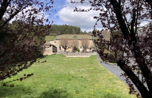 Viverols Apartamento | Apartment with view of the ancient castle of Viverols