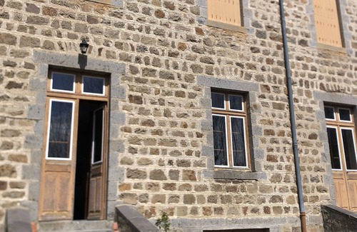 Viverols Apartamento | Apartment with view of the ancient castle of Viverols