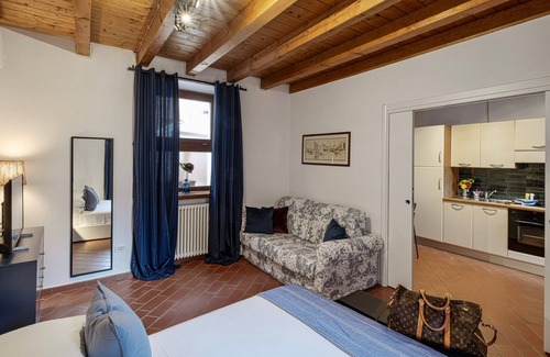 Peschiera del Garda City Centre Apartamento | Apartment 'Xenia 19' with Wi-Fi and Air Conditioning