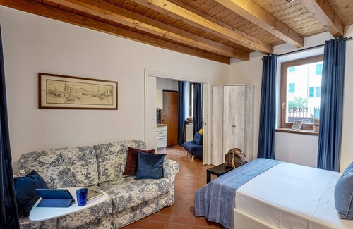 Peschiera del Garda City Centre Apartamento | Apartment 'Xenia 19' with Wi-Fi and Air Conditioning