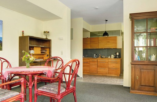 Elzach Apartamento | Apartamento 'Zum Goldenen Kopf' con jardín privado y Wi-Fi