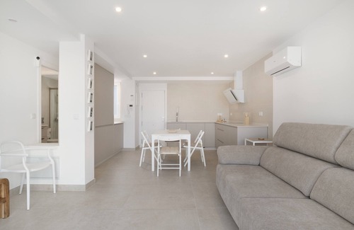 Cadiz Apartamento | Apartamento 'Zurbarán' con balcón, Wi-Fi y aire acondicionado