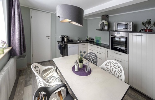 Rhens Apartamento | *** Apartamentos - 4 habitaciones dobles modernas - cocina grande, comedor