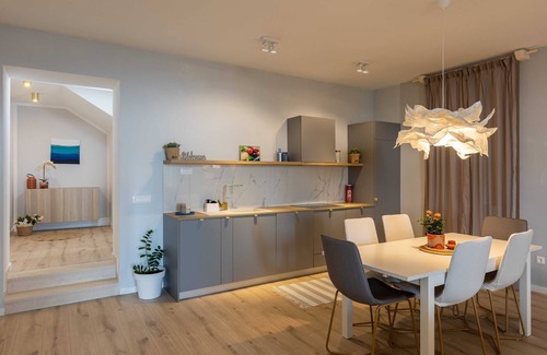 Gruz Apartamento | Apartments aMare - Three Bedroom Apartment with Terrace and Jacuzzi