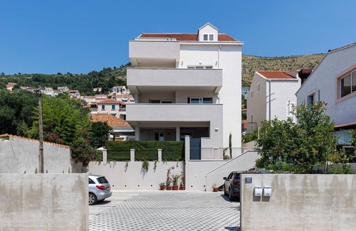 Gruz Apartamento | Apartments aMare - Three Bedroom Apartment with Terrace and Jacuzzi