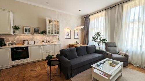Sibiu Old Town Apartamento | Apartments in Historic Center, Quiet Area, AC