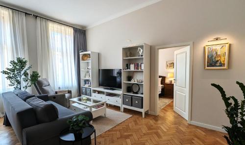 Sibiu Old Town Apartamento | Apartments in Historic Center, Quiet Area, AC