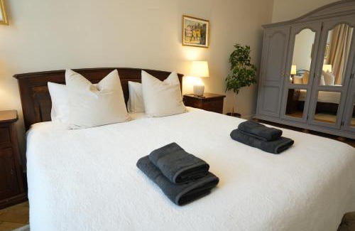 Sibiu Old Town Apartamento | Apartments in Historic Center, Quiet Area, AC