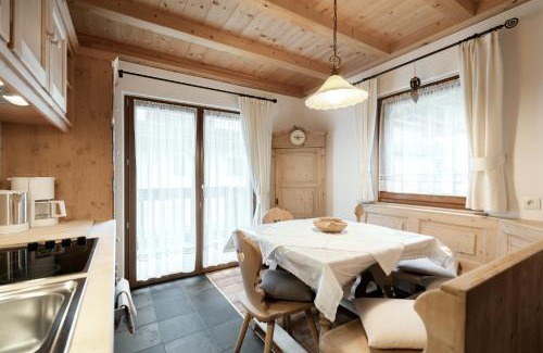 Selva di Val Gardena Apartamento | Apartments Isgla