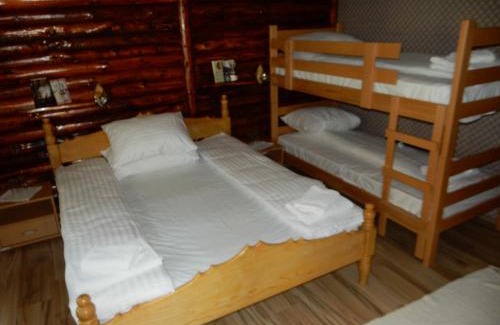 Strmosten Cama Y Desayuno | Apartments Izvor Lisine