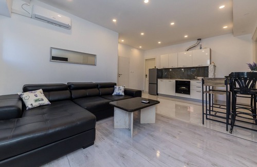 Kastela Apartamento | Apartments Karlo on the seafront