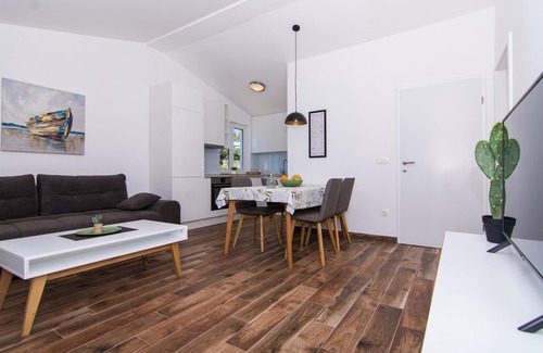 Okrug Gornji Apartamento | Apartamentos Nedeljka (32431-A3) Okrug Gornji (Ciovo)