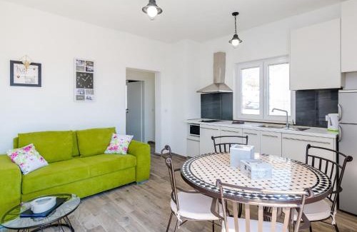 Gruz Apartamento | Apartments Life - One Bedroom Apartment with Balcony and Sea View