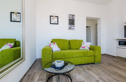 Gruz Apartamento | Apartments Life - One Bedroom Apartment with Balcony and Sea View