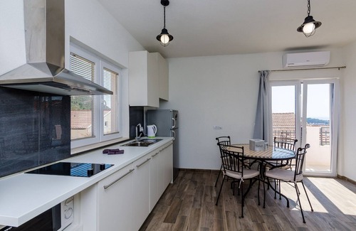 Gruz Apartamento | Apartments Life - One Bedroom Apartment with Balcony and Sea View