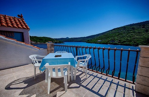 Pasadur Apartamento | Apartments Malo Lago - One-Bedroom Apartment with Two Balconies and Sea View - Attic (Apartment 2)