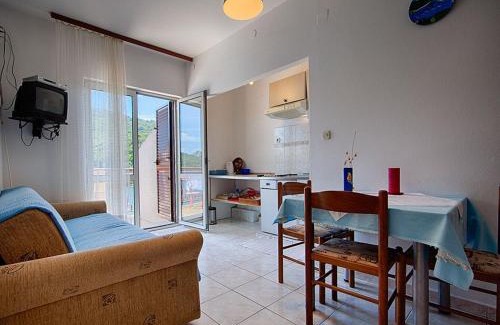 Pasadur Apartamento | Apartments Malo Lago - One-Bedroom Apartment with Balcony and Sea View - 2nd floor Apartment 5