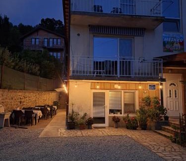Pestani Casa | Apartments Meshko