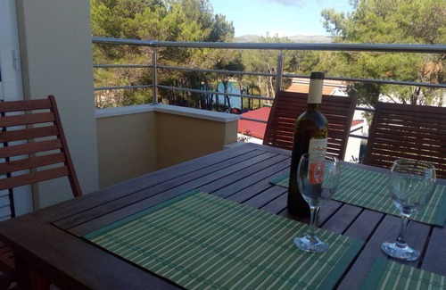 Cove Osibova (Milna) Apartamento | Apartments Mimose - Two Bedroom Apartment with Terrace and Sea View ( Lile)