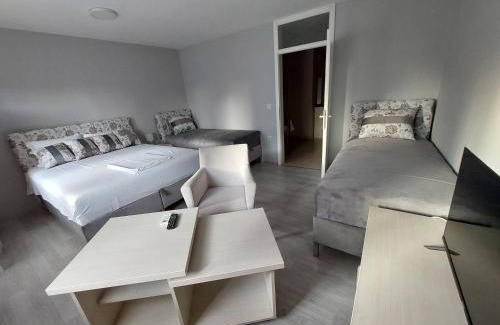 Jagodina Apartamento | Apartments MIMOZA