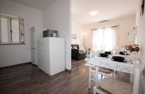 Ika Apartamento | Apartments Mirjana IKA - One Bedroom Apartment With Balcony And Sea View (A2)