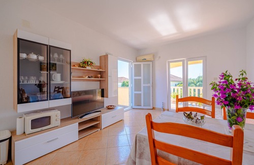 Orebic Apartamento | Apartamentos Mladenka- Apartamento de dos habitaciones con balcón y vistas al mar