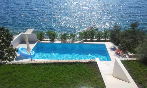 Okrug Donji Apartamento | Apartments Niana with heated swimingpool